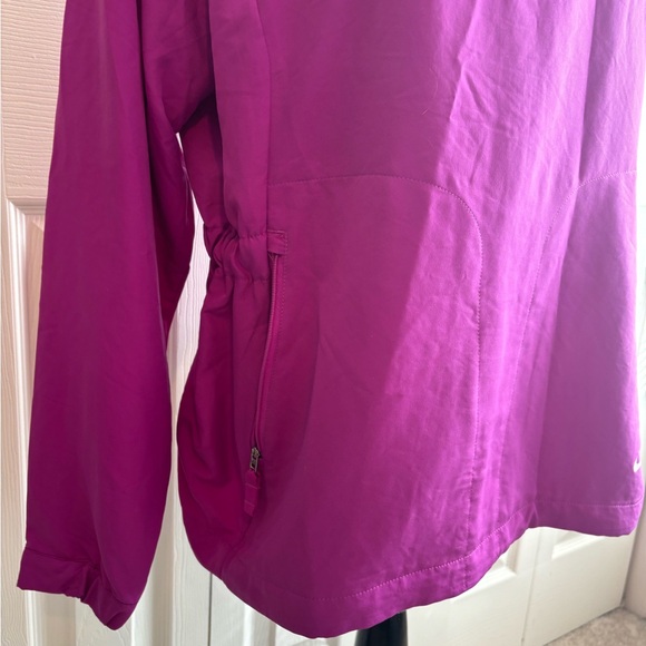 Nike Golf Magenta Windbreaker - Picture 4 of 7